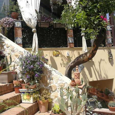 Casa Donna Fiorella Tipica Siciliana ตาออร์มินา ภายนอก รูปภาพ