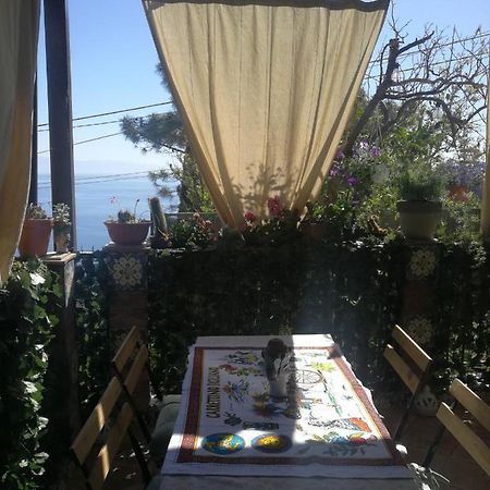 Casa Donna Fiorella Tipica Siciliana ตาออร์มินา ภายนอก รูปภาพ